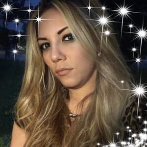 Meet your Posher, Lia